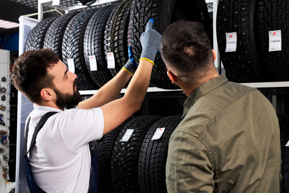 Comment bien choisir ses pneus pour optimiser la performance et la sécurité de son véhicule ?